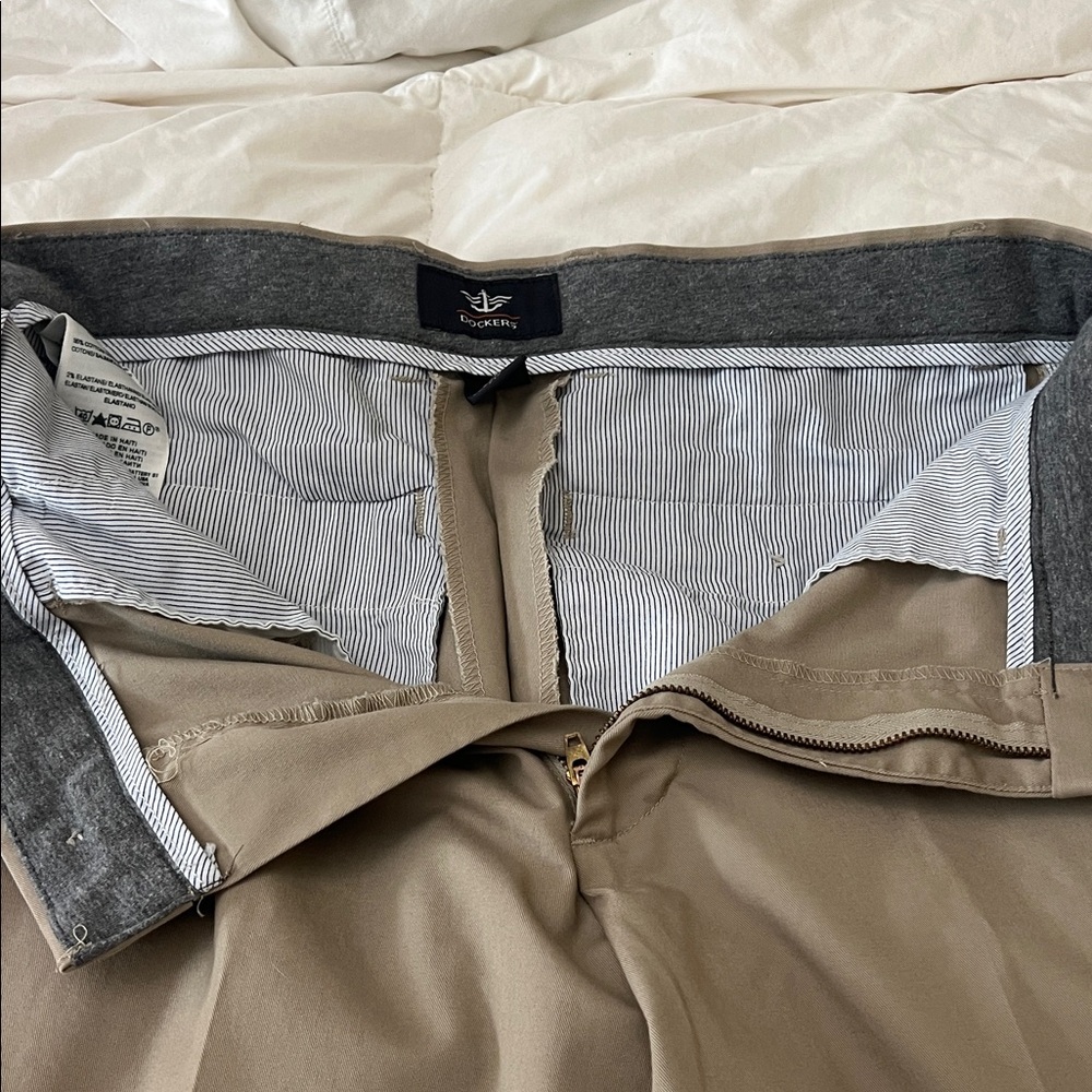 Dockers Men’s Chinos in Light Brown/Tan 32x30 zip back pockets straight fit